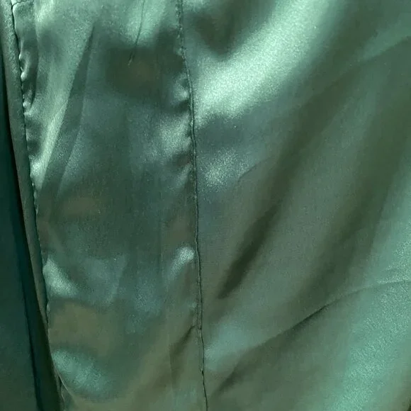 Regal School Robe – Green Lining – Inspired by Harry Potter | Adult Medium - Picture 4 of 8